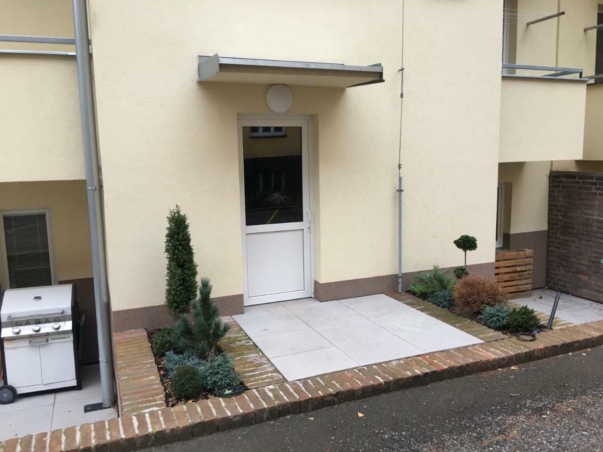 Ap10 - Apartments 4U Brezinova "Overnight Simply" Hradec Kralove Exterior photo