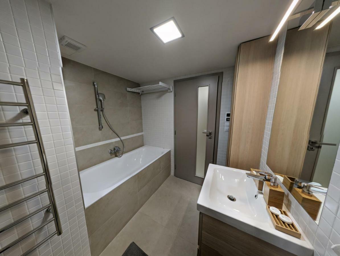 Ap10 - Apartments 4U Brezinova "Overnight Simply" Hradec Kralove Exterior photo