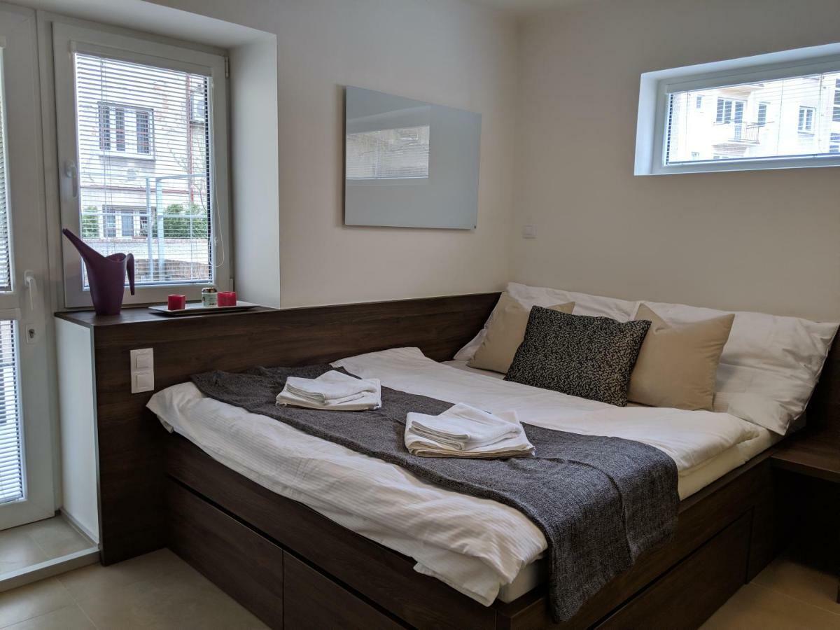 Ap10 - Apartments 4U Brezinova "Overnight Simply" Hradec Kralove Exterior photo