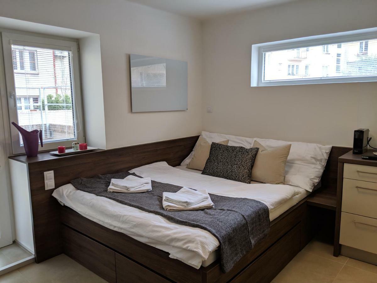 Ap10 - Apartments 4U Brezinova "Overnight Simply" Hradec Kralove Exterior photo